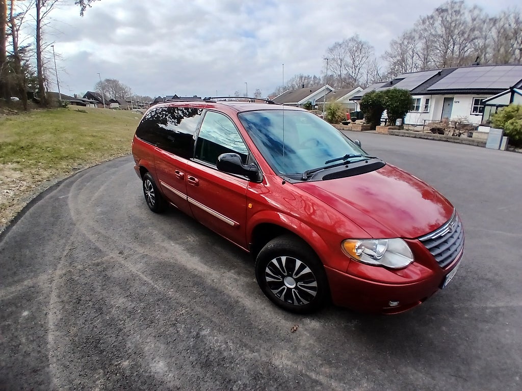 Chrysler Town & Country LWB 3.8 V6 stow and go