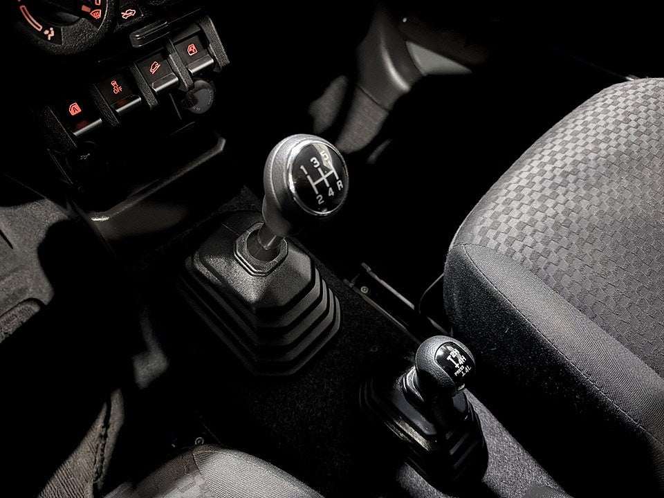 Bild på Suzuki Jimny Torakku 1.5 ALLGRIP 102hk 4WD - DRAG, NYSERVAD