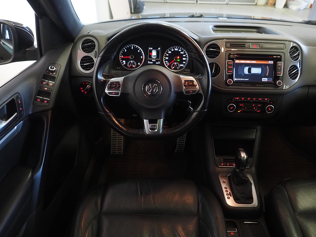 Volkswagen Tiguan 2.0 TDI 4Motion R-Line Pluspaket Pano Skinn Drag D-Värm