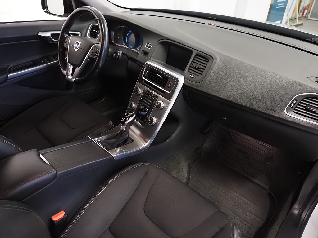 Volvo V60 Cross Country D4 AWD 190hk Momentum | D-värm | Kamrem bytt | 2016