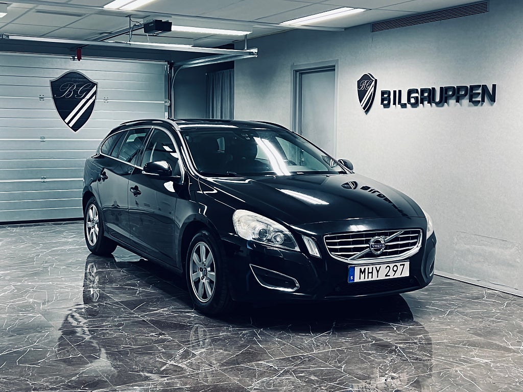 Volvo V60 D3 Geartro Momentum|Drag|D-värmare|Taklucka|Nybesiktiga