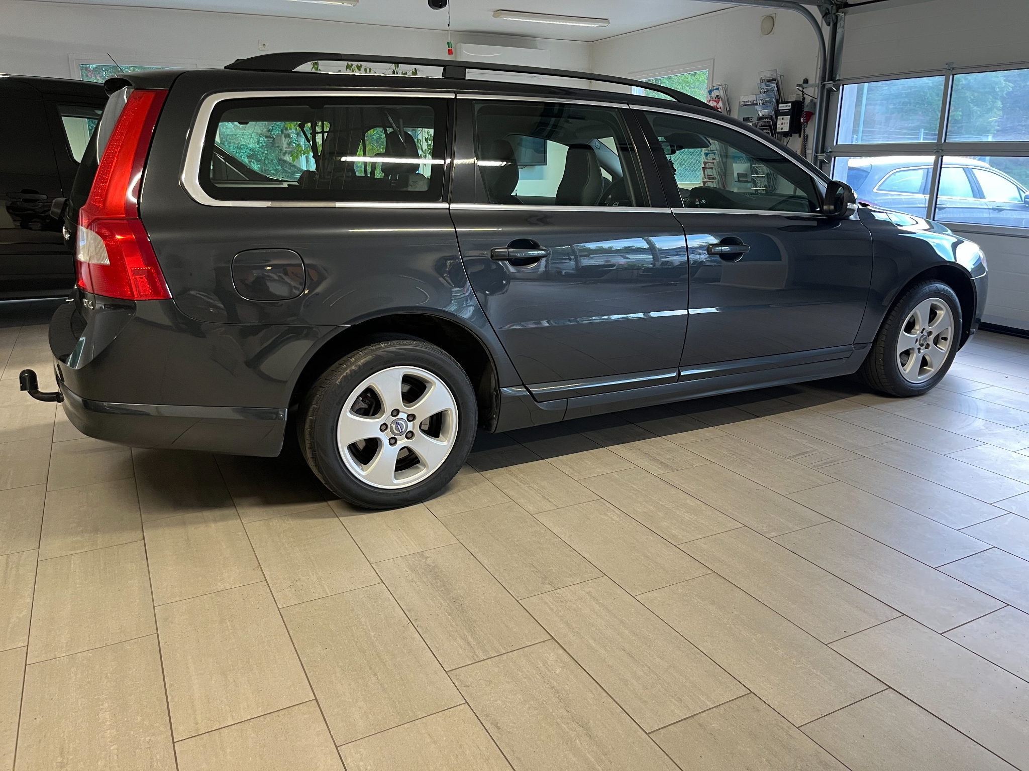 Volvo V70 D4 Momentum Euro 5 2013, kuva 2/10