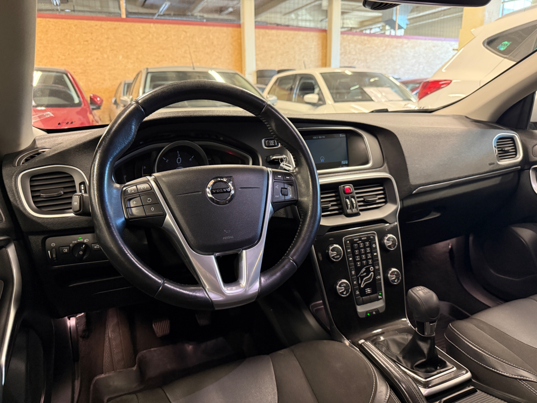 Volvo V40 2017, photo 6/45
