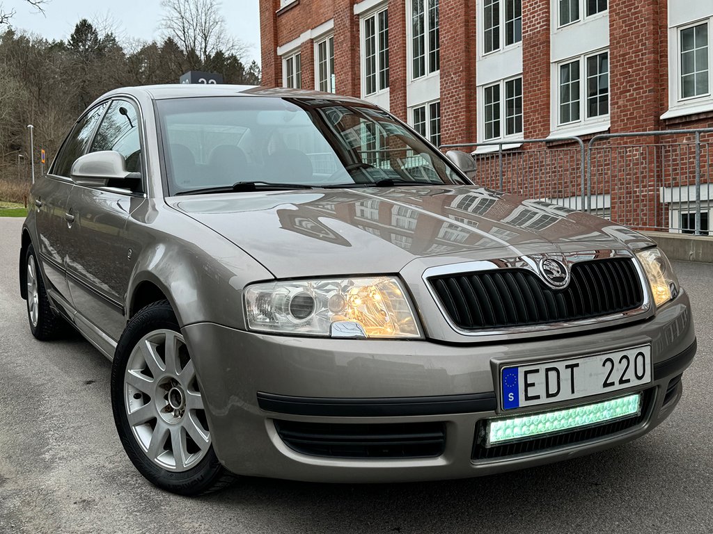 Skoda Superb 1.8 T 150HK Dragkrok Värmare Nybesiktigad 