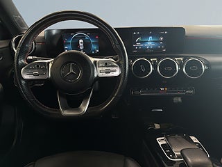 Mercedes-Benz A 200 7G-DCT AMG Line S&V-hjul Backkamera Carplay P-värm – bild 8