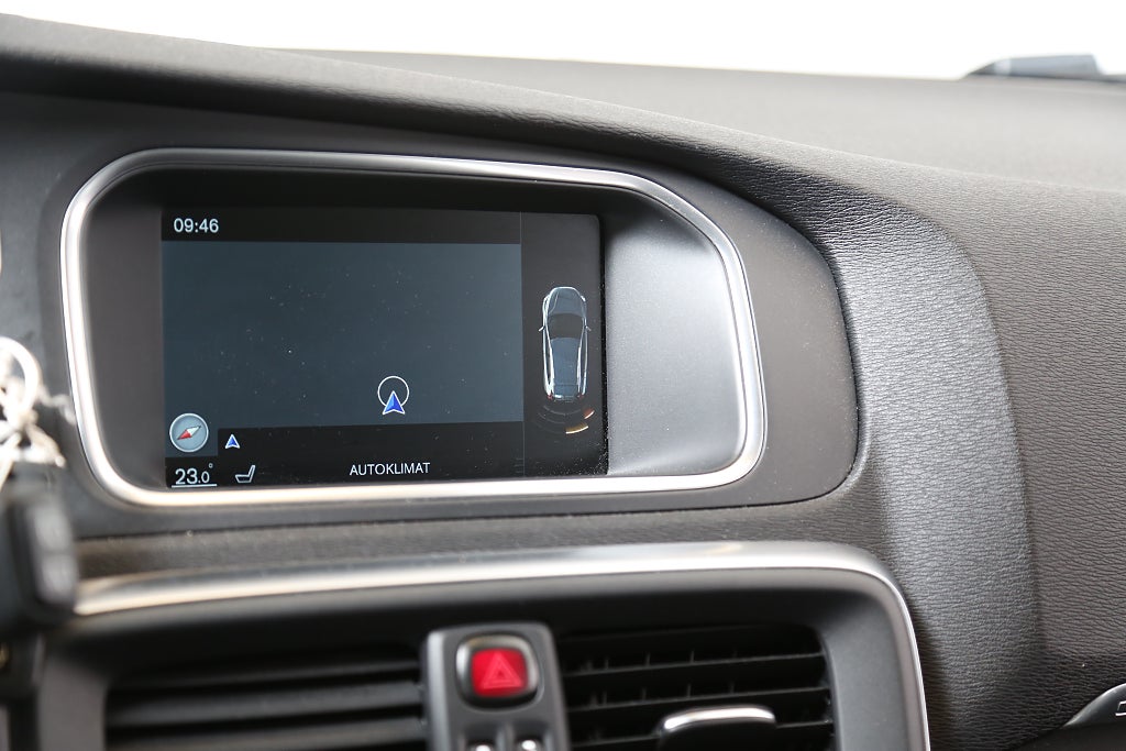 Volvo V40 Cross Country D2 Momentum BE 120hk Värmare Dragkrok 2016