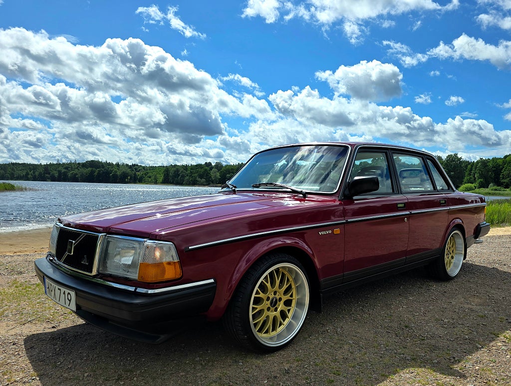 Volvo 244 240 2.3 GL Nybes ua / 1Äg familj / 14300mil