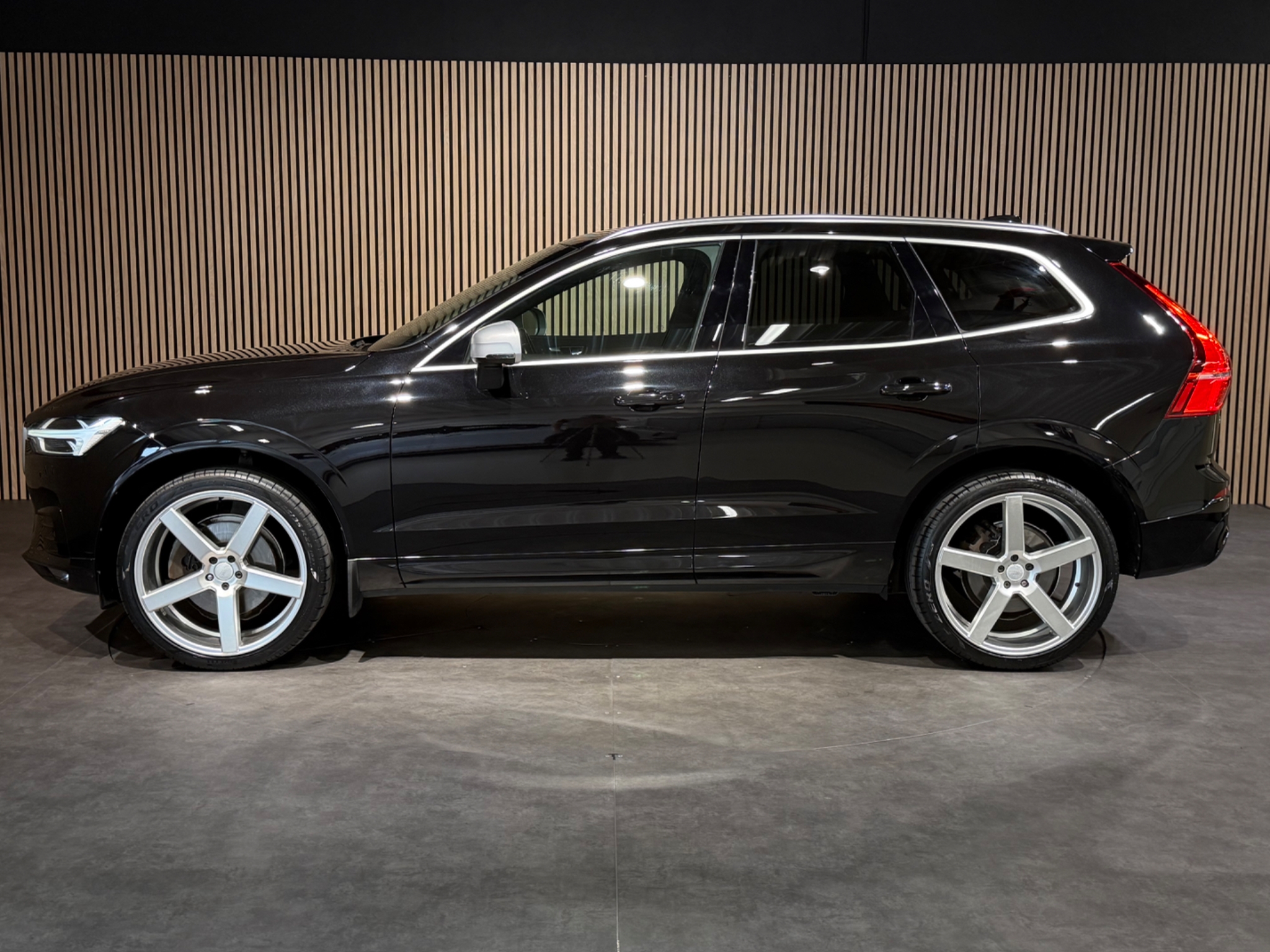 Volvo XC60 D4 AWD R-Design 2018, photo 7/56
