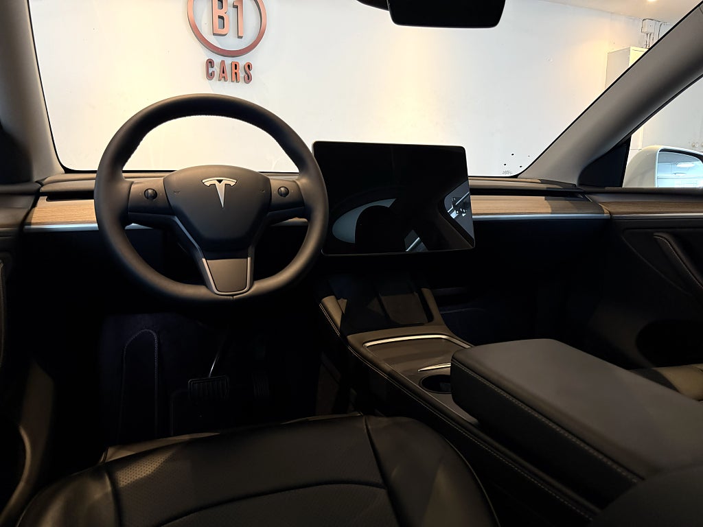 Tesla Model Y Long Range RWD Long Range VÄRMARE SKINN PANO SVENSKSÅLD