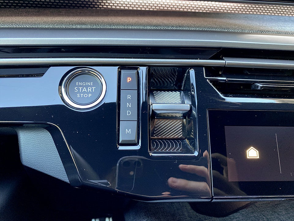 Bild på Peugeot 5008 GT Hybrid 145hk Aut 7-SITS B-KAMERA CARPLAY
