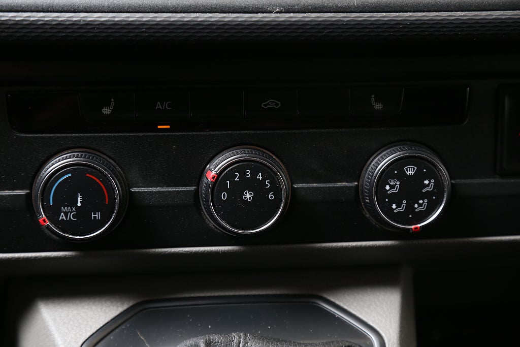 Volkswagen Transporter T30 2,0 TDI 150hk SCR Skåp DSG Värmare Drag Leasbar 2024