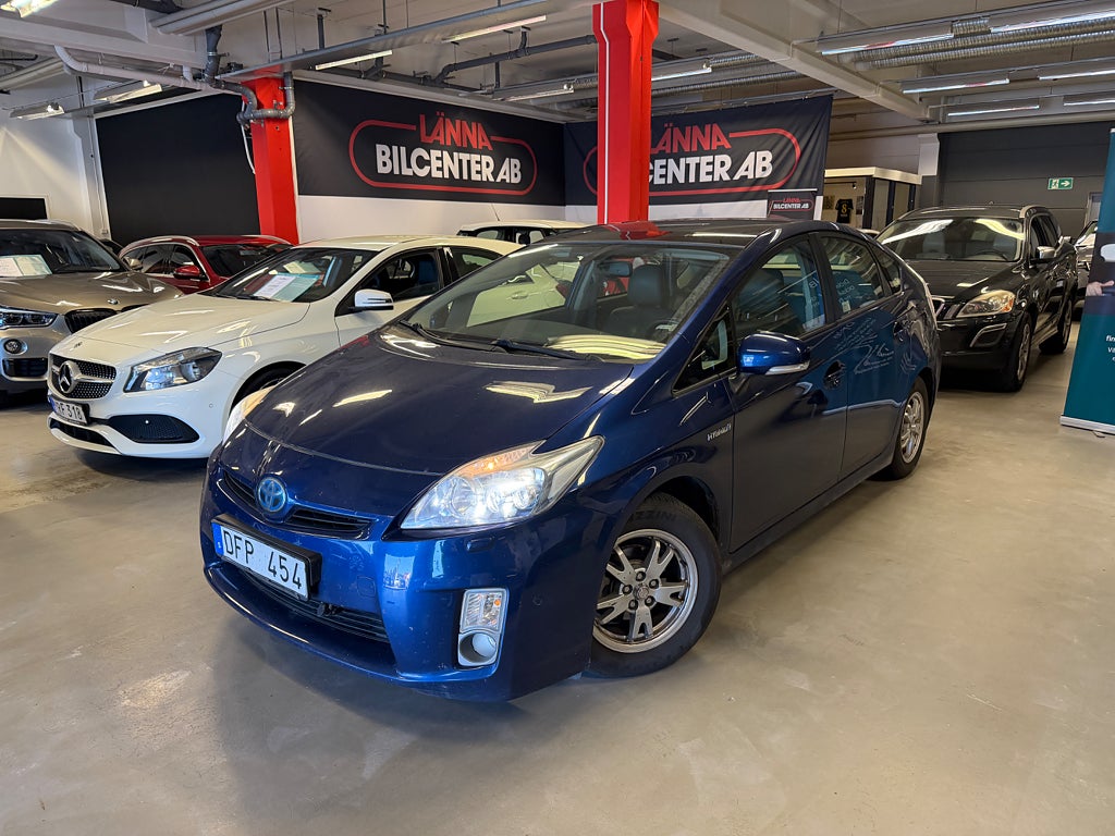 Toyota Prius Hybrid CVT 2 ägare Kamera Navi Taklucka Skinn Ny servad