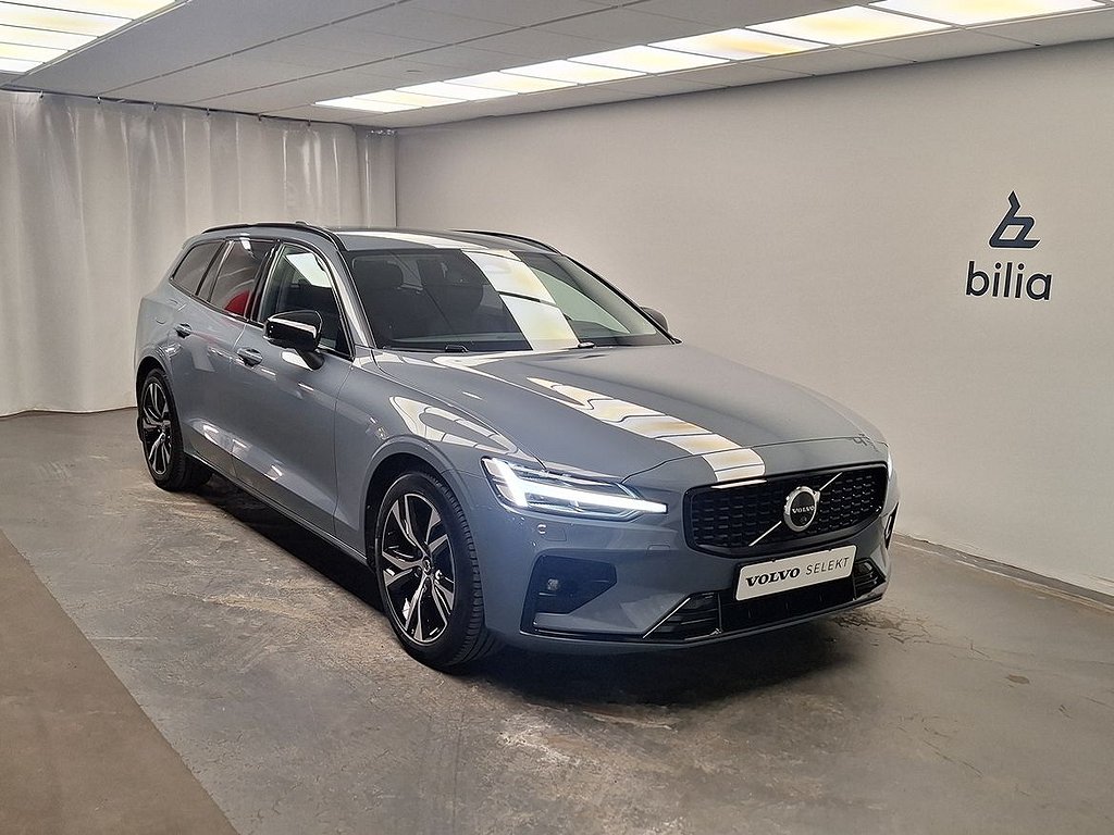 Volvo V60 B4 Diesel Plus Dark / 360 kamera / VOC / Dragkrok / Harman Kardo