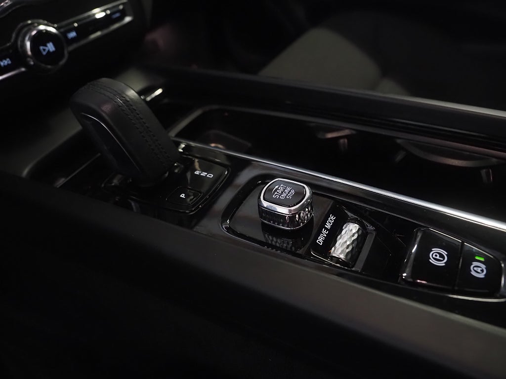 Volvo XC60 Recharge T6 AWD Inscription Exp | Pano | Kamera | 2021