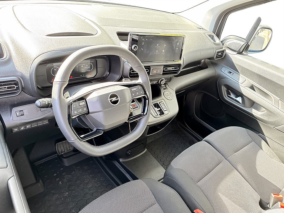 Bild på Opel Combo 130hk Aut L2 - EDITION! VÄRMARE & DRAGKROK INGÅR!