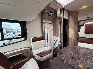 Husbil-integrerad Chausson EXALTIS 7018 (150HK) Queensbed + hyttsäng! ALDE vattenburen! 4 av 21