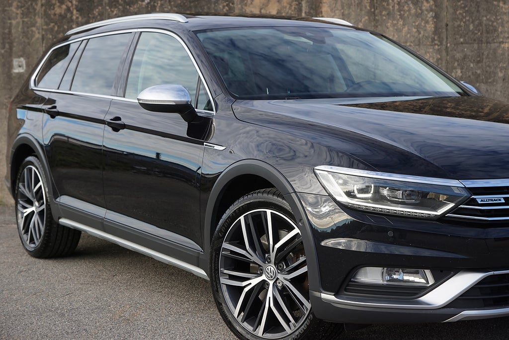 Volkswagen Passat Alltrack 2.0 TDI 240hk 4Motion Pano Massage Värmare Drag