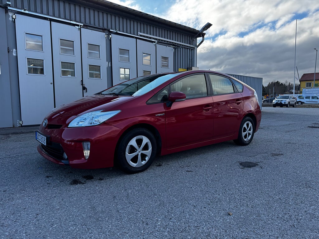 Toyota Prius Hybrid Auto CVT HUD B-kamera ACC 