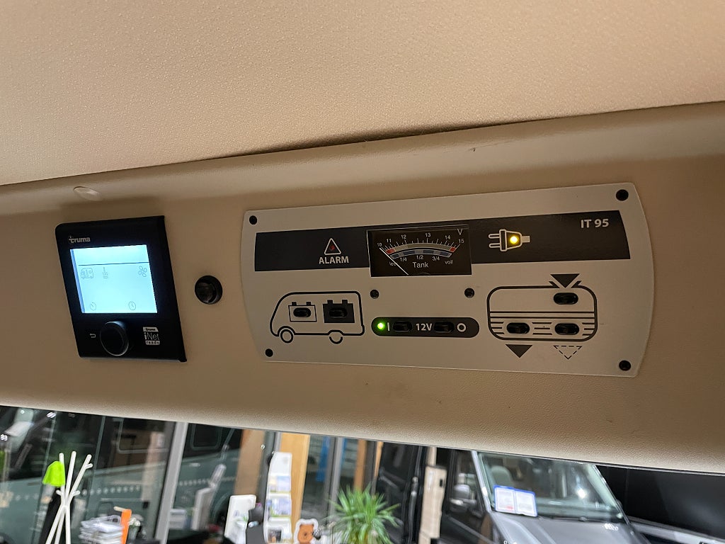 Hymer Grand Canyon / Solcell / B-körkort / Plåtis / Markis - Hymer