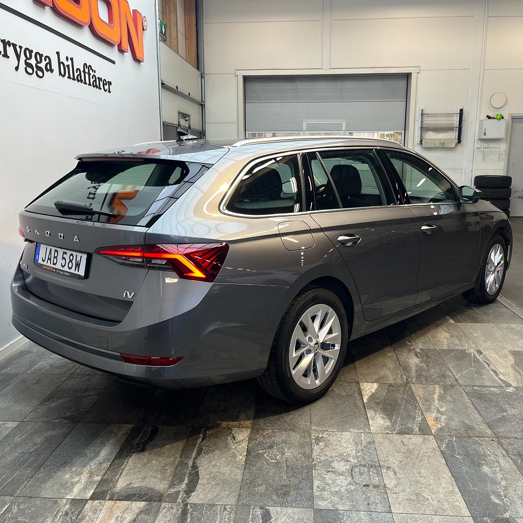 Skoda Octavia 4,99% Kombi iV Style Carplay Backkamera Värmare Rattvär