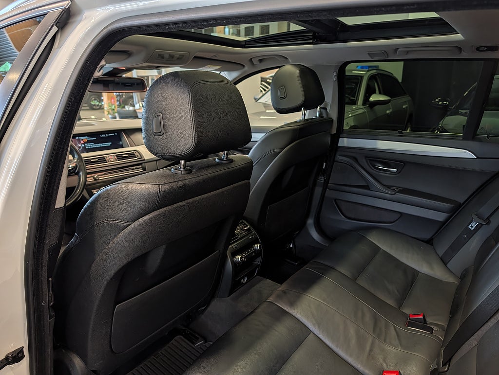 BMW 520d 190hk xDrive Touring Steptronic/Panorama/ NAV/Läder