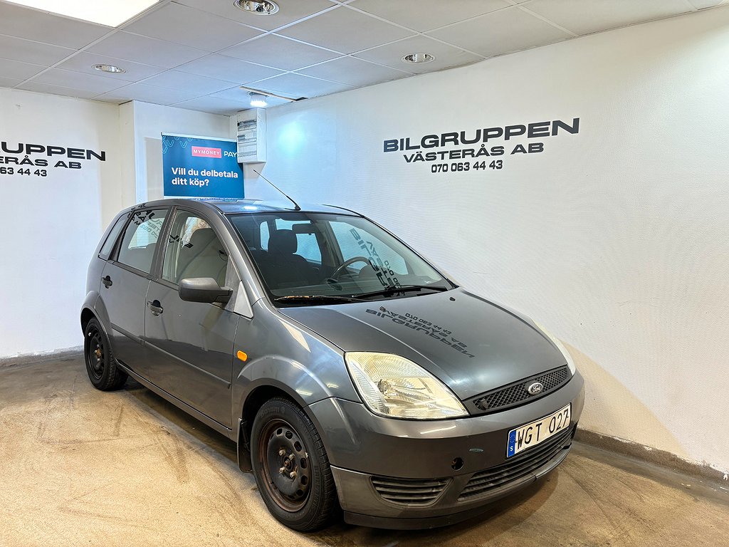 Ford Fiesta 5-dörr 1.3 / M-Värm / Kamkedja / Ny Bes / 3.95%