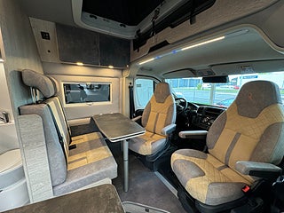 Husbil-halvintegrerad Robeta Kronos 180HK AUT Stor soffa bak! Långbädd & Popup-tak 2 av 29