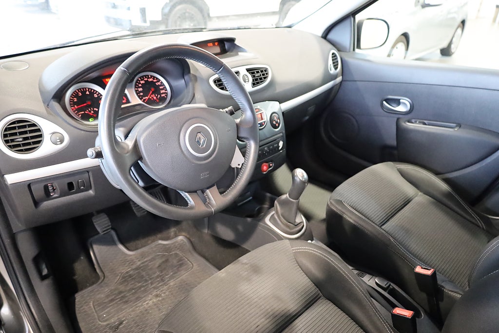 Renault Clio 1,2 75hk 5-dörrars Motorvärmare Nybesiktad 2013