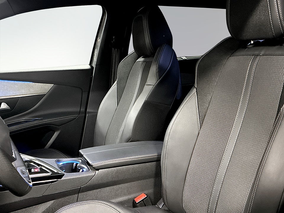 Bild på Peugeot 5008 GT 1.2 PT 130hk Aut 7-SITS B-KAMERA NAV