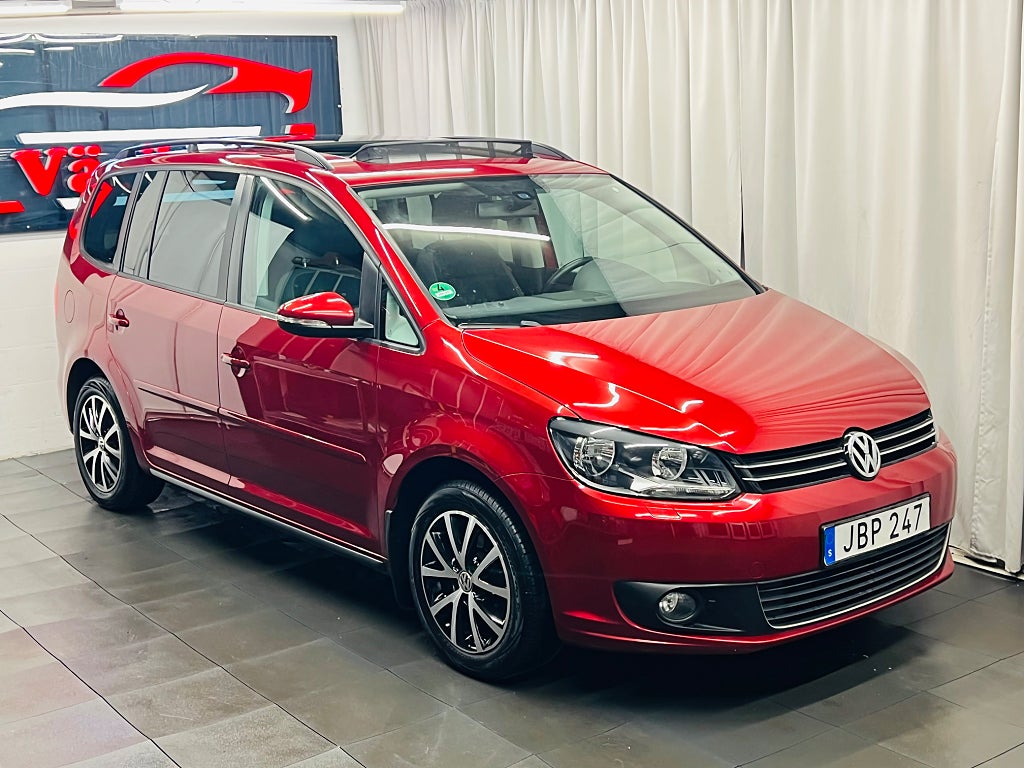 Volkswagen Touran 7-sits l Panorama l Drag l Nyservad l Låg skatt