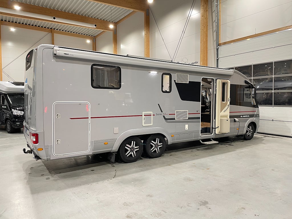 Adria Sonic Supreme 810 SC/Hyd-stöd/AC bodel/Solcell/Drag/Automat180hk - Adria