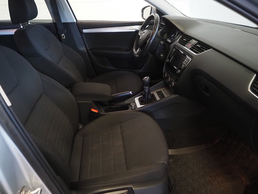 Skoda Octavia Kombi 1.4 TSI 150hk Style Dragkrok P-Värm P-Sensorer 2016