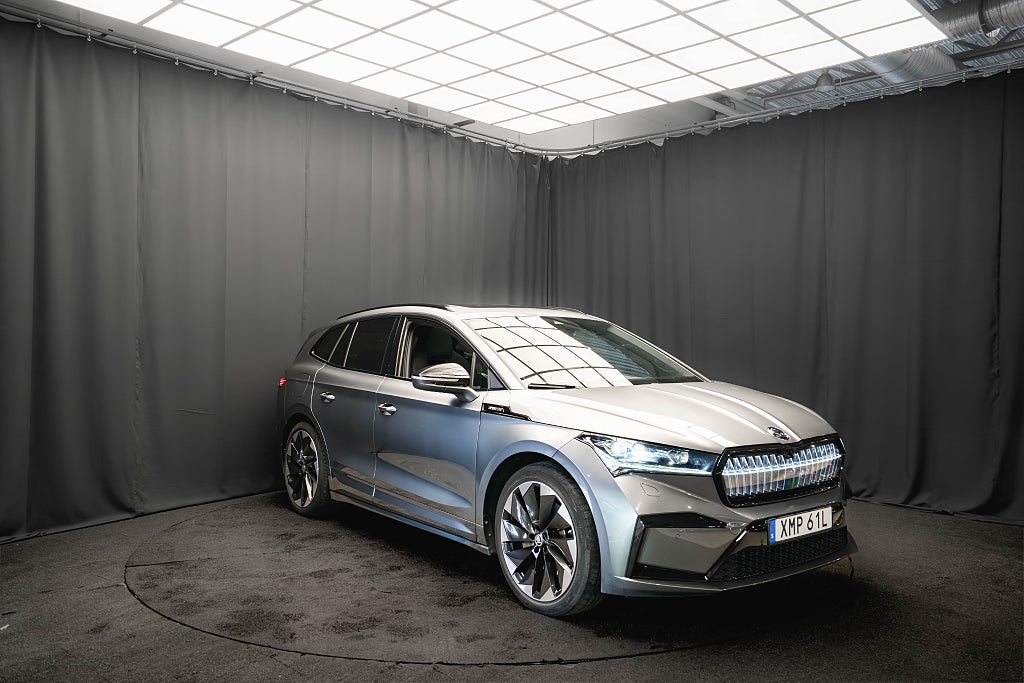 Skoda Enyaq iV 80x SPORTLINE PANO CRYSTAL DRAG 21'' 360° CANTON MOMS