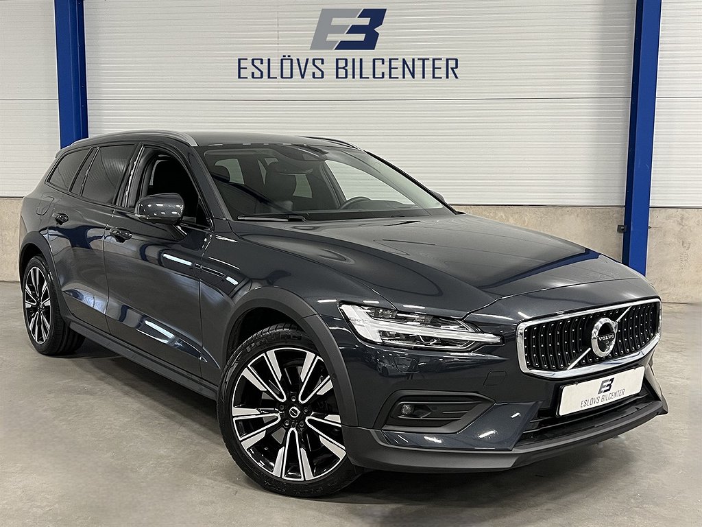 Volvo V60 Cross Country D4 190 HK AWD / Momentum / HUD / Drag / 360 / Värm