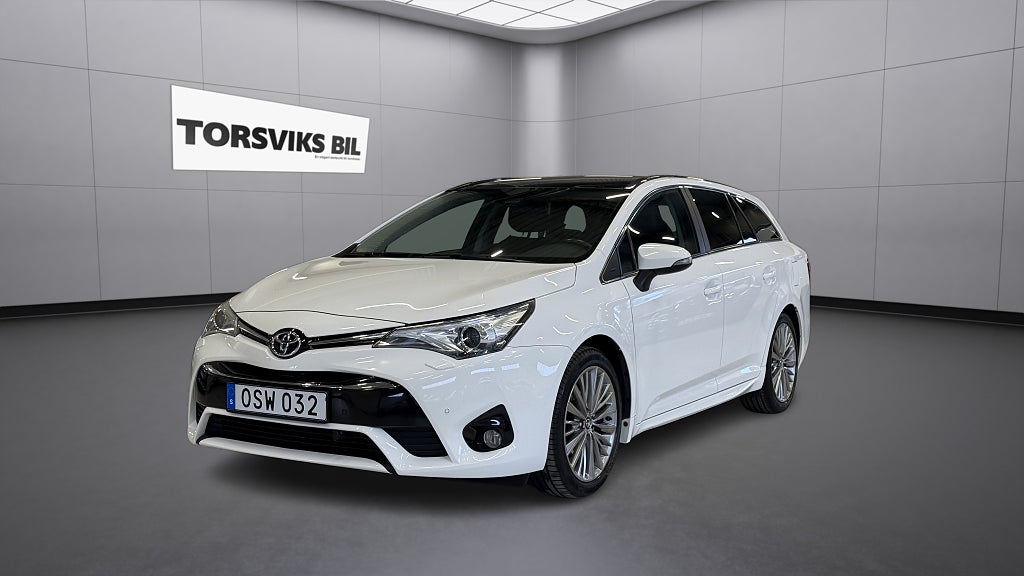 Toyota Avensis Kombi 1.6 D-4D Executive Pano-Skinn-Kamera-Drag-Värmare