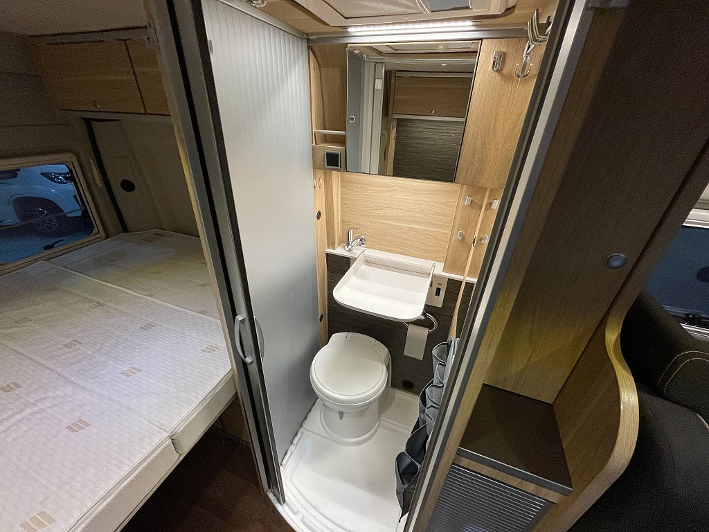 Hymer Grand Canyon / Solcell / B-körkort / Plåtis / Markis - Hymer