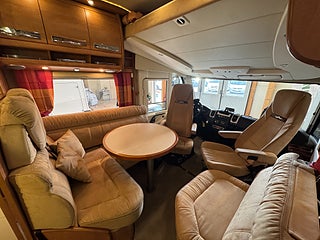 Husbil-integrerad Carthago CHIC E-LINE I 50 (3.0 180HK AUTOMAT) Långbädd, ALDE, 5-bältad! 2 av 22