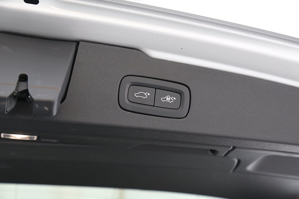 Volvo V60 Recharge T6 AWD 340hk R-Design |Navi|Kamera|Voc| 2022