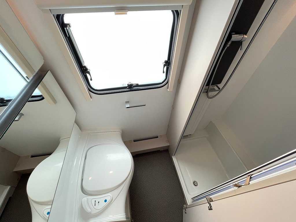 Adria Adora 573PT / Mover / AC / Barnkammare / Markis /  - Adria