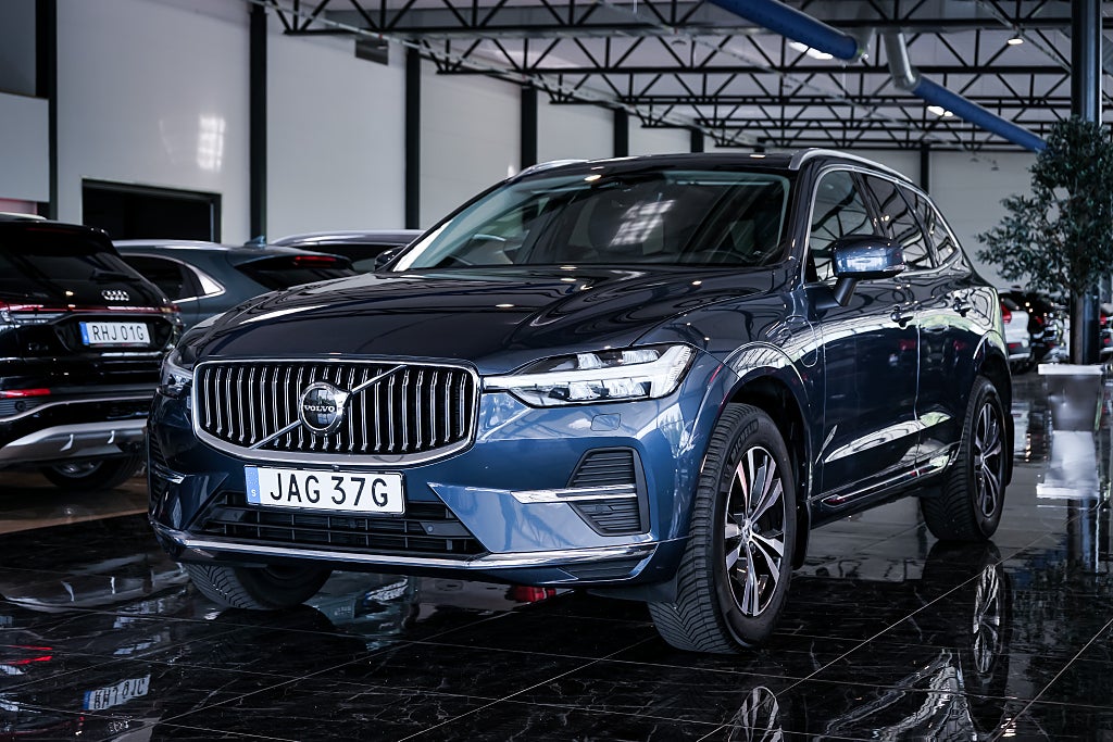 Volvo XC60 Recharge T6 AWD Geartronic Core Edition | Pano | Skinn 