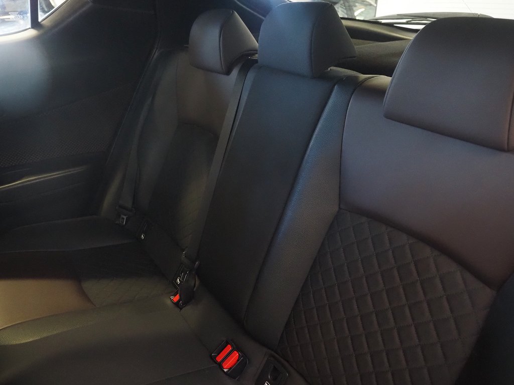 Toyota C-HR Hybrid CVT Executive Drag M-Värm JBL Kamera 2017