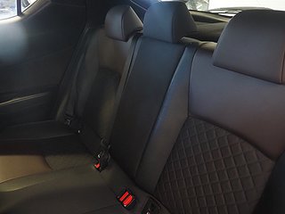 SUV Toyota C-HR 17 av 24