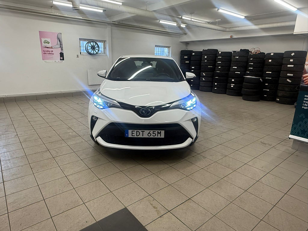 Toyota C-HR HYBRID CVT ACTIVE EU6 AUT B-KAMERA VÄRMARE V-HJUL MOMS