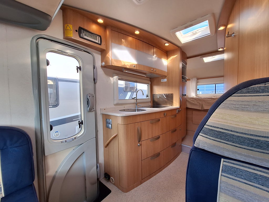 Adria Vision 707 SG Tvärbädd, Solcell