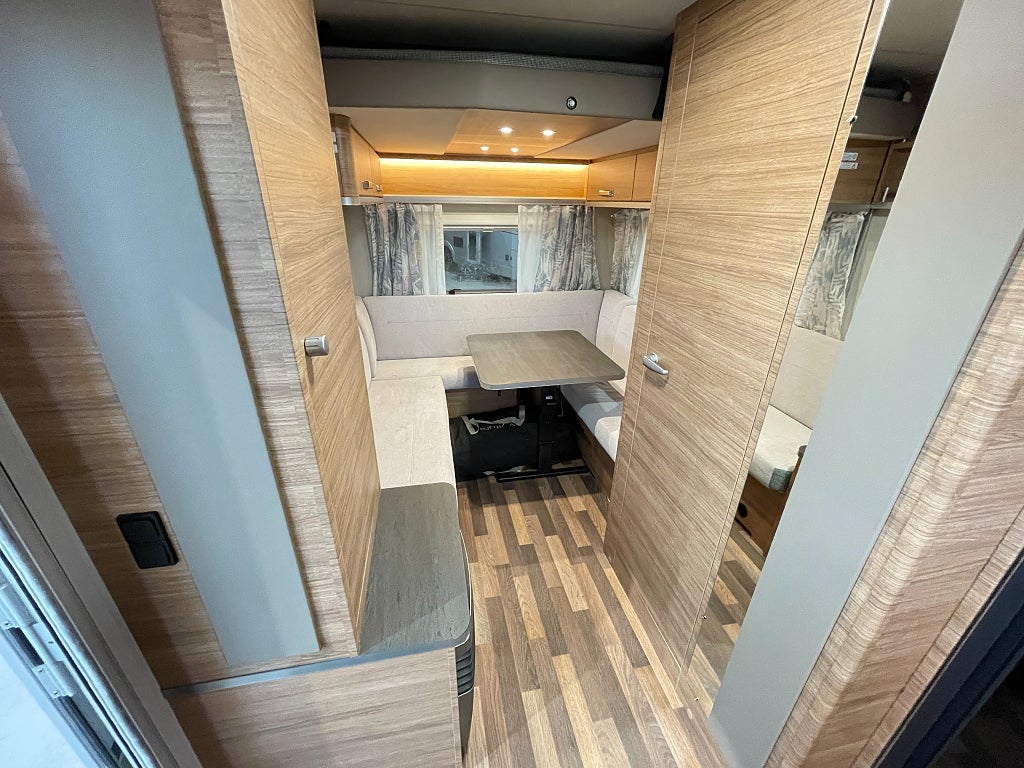 Weinsberg 390 PUH /Taksäng/Förtält/B-körkort/1310kg/Solcell - Weinsberg