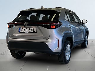 Toyota Yaris Cross Hybrid 115 AWD MOMS B-kamera Motorvärm Adaptiv S&V-däck – bild 6