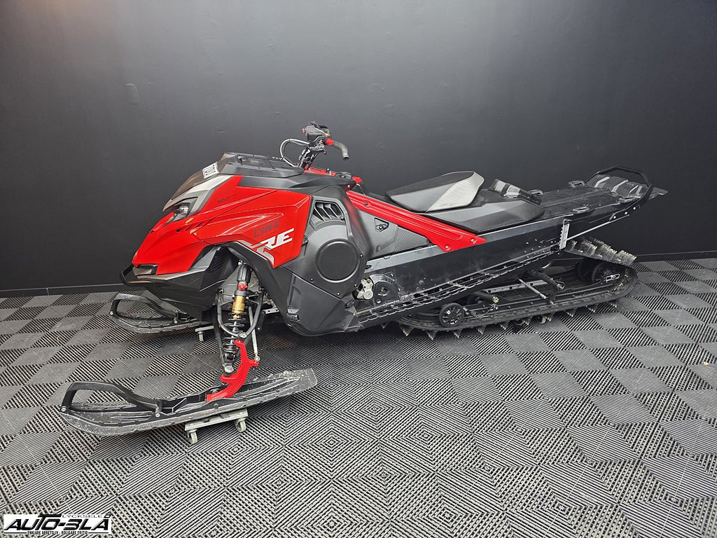 Lynx Shredder RE 850 E-TEC 146in 3700mm 2.5in 64mm Powd