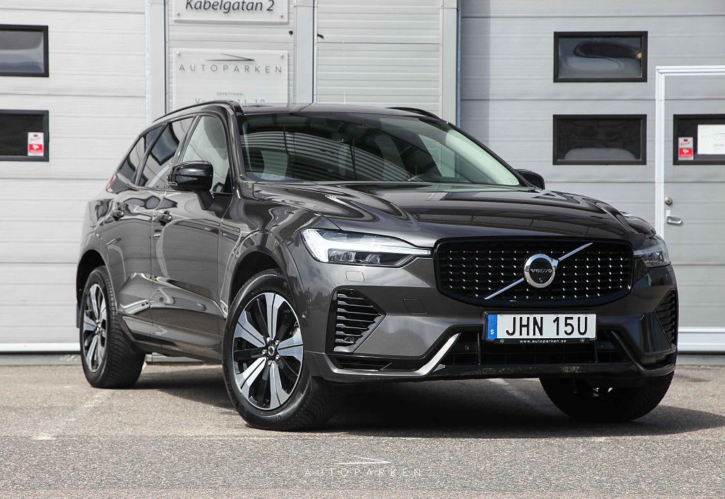 Volvo XC60 Recharge T6 AWD Plus Dark Edition Panorama Drag Moms