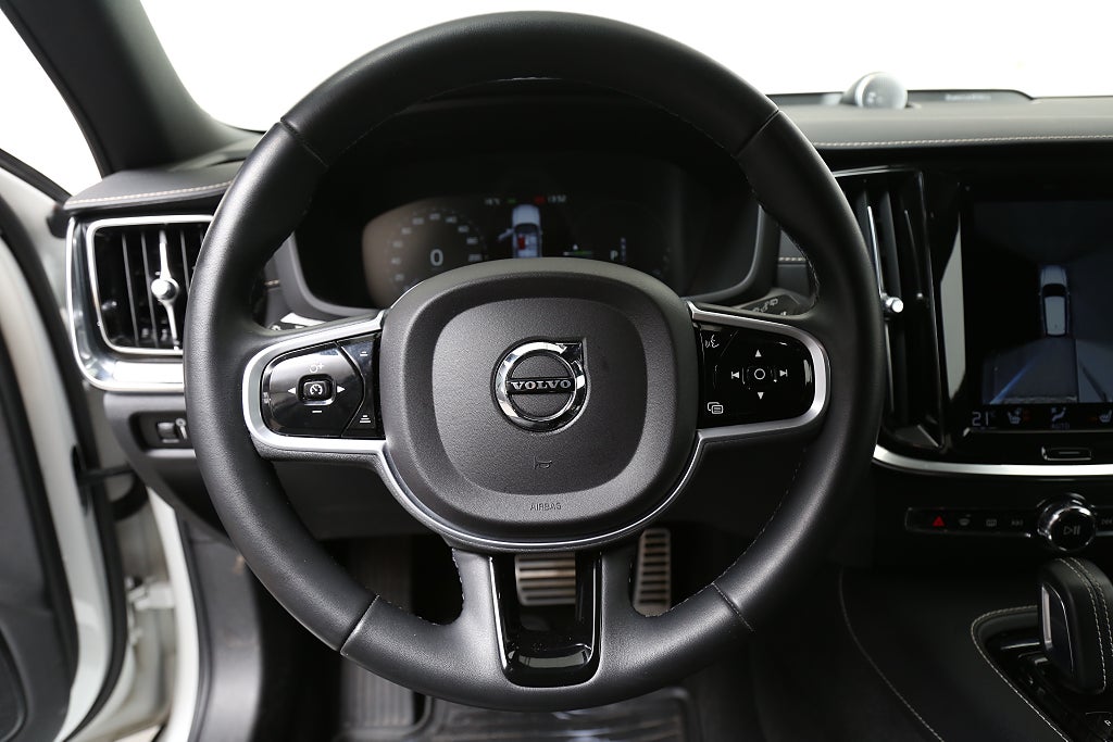 Volvo V60 Recharge T8 392hk R-Design Pro Edition III AWD B&W Pano