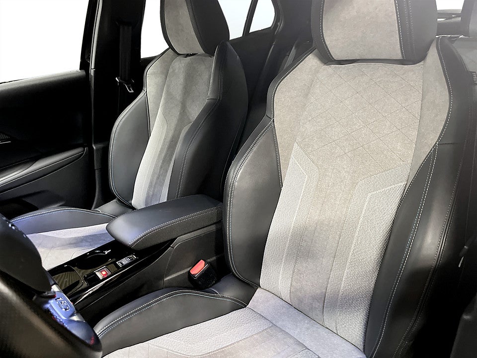 Bild på Peugeot E-2008 GT Pack 50 KWh 136hk Aut - B-KAMER, CARPLAY